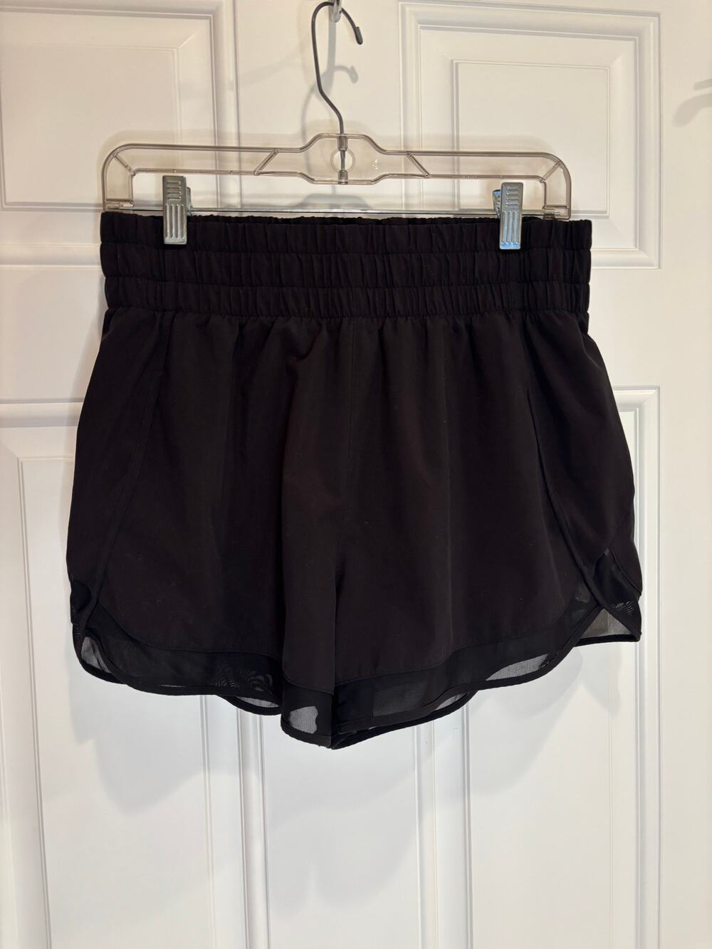 Athleta High Rise Mesh Racer Run 3" Shorts – Black – Medium